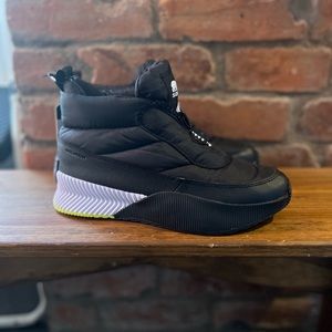 NWT Sorel out and about 111 low top boots